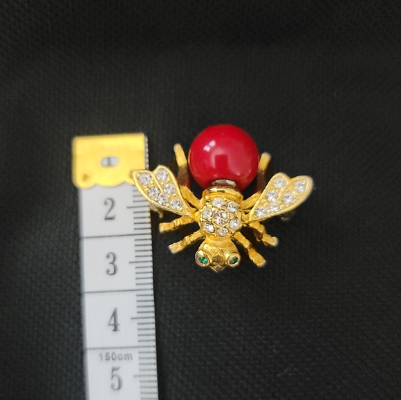 Joan Rivers Brooch - Picture 4 of 5
